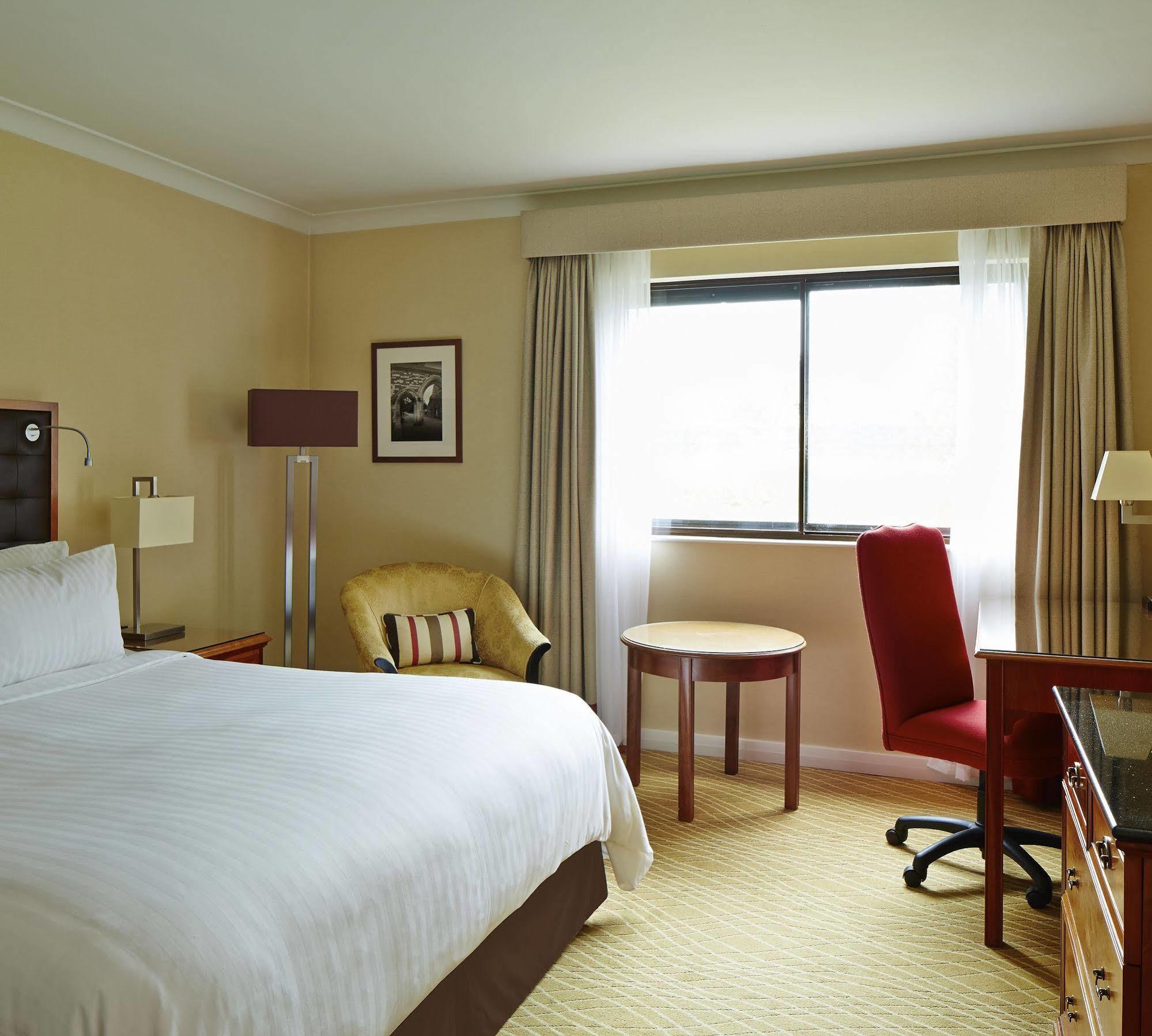 Portsmouth Marriott Hotel Buitenkant foto